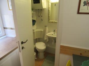 Ένα μπάνιο στο Apartment Lela Split II