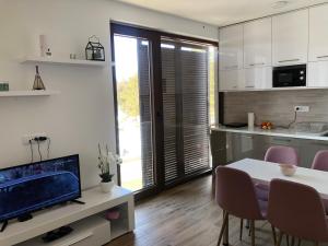 Dapur atau dapur kecil di Apartman Borovi Divčibare