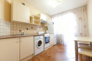 a kitchen with a washing machine and a washer at Центр! Красноармейский 69б-13 in Barnaul