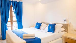 Postel nebo postele na pokoji v ubytování Clarkton Hotel Apartment