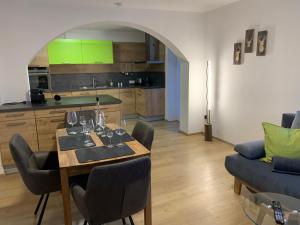 A kitchen or kitchenette at Schusterbrand Appartements