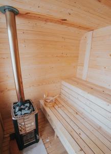 a sauna with a woodburning stove in a cabin at Acasă Straja - Casa Nordică in Lupeni