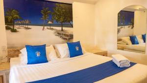 Postel nebo postele na pokoji v ubytování Clarkton Hotel Apartment