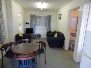 Μια τηλεόραση ή/και κέντρο ψυχαγωγίας στο Panorama Seaside Apartments Norfolk Island