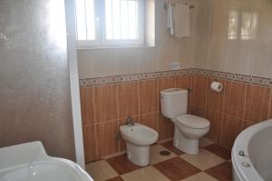 Ein Badezimmer in der Unterkunft Casa de los Limones by Costadelsolholiday FAMILY VILLA NEAR PUERTO MARINA
