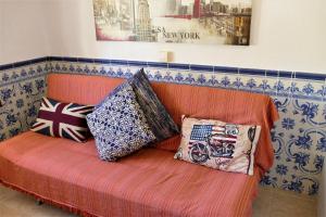 Ein Sitzbereich in der Unterkunft Casa de los Limones by Costadelsolholiday FAMILY VILLA NEAR PUERTO MARINA
