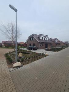 a street light on the side of a driveway at Emily in Geeste