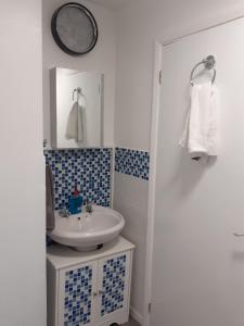 Salle de bains dans l'établissement Seaview Cottage 24 Freeman Street