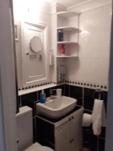 Salle de bains dans l'établissement Seaview Cottage 24 Freeman Street