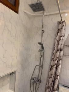 A bathroom at Ano Poli Studios 3 Még 32 kép