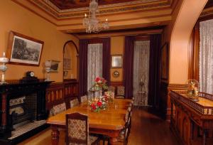 Posezení v ubytování Larnach Lodge & Stable Stay