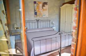 a bedroom with a bed in a room at LA POIANA in Pinerolo