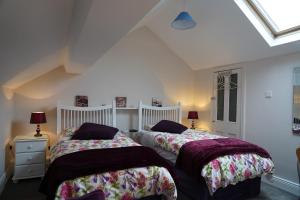 A bed or beds in a room at Botanic View B&B
