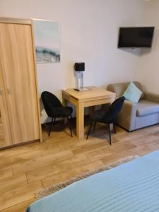 a living room with a couch and a table with chairs at Apartament Magdalena in Świnoujście