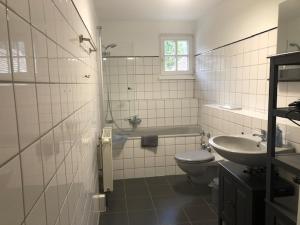 Vonios kambarys apgyvendinimo įstaigoje Gästehaus Villa Lina