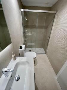 Kúpeľňa v ubytovaní Apartamento nuevo junto al mar con plaza de garaje!! Perfecto para familias
