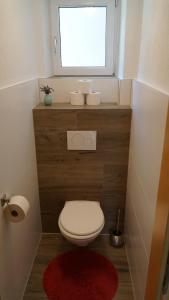 A bathroom at Ferienwohnung Sonnenwald