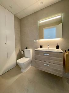 Kúpeľňa v ubytovaní Apartamento nuevo junto al mar con plaza de garaje!! Perfecto para familias