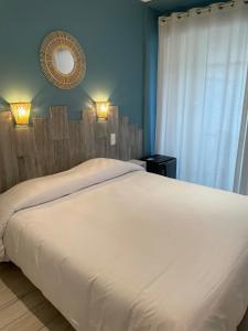 Кровать или кровати в номере Au Tapis de Sable