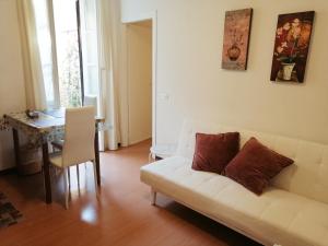 a living room with a white couch and a table at Bellagio Centre in Bellagio
