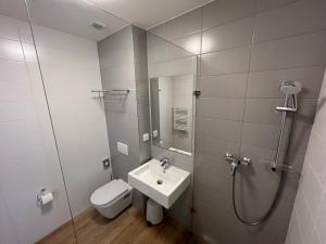 Bilik mandi di Hotel VARNSDORF