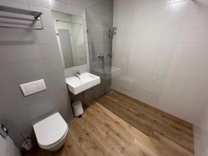 Bilik mandi di Hotel VARNSDORF
