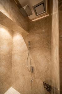 Kupatilo u objektu A Residence @ Between Hilton & Cititel Hotel