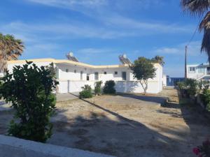 a white house with a view of the ocean at POLITIS STUDIOS in Kefalos