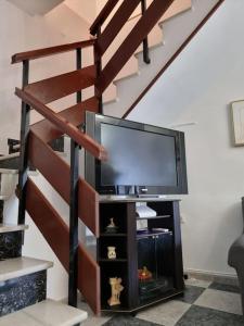 Televízia a/alebo spoločenská miestnosť v ubytovaní Casa Francisca en el casco antiguo