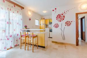 Kuchyň nebo kuchyňský kout v ubytování Apartment Duje