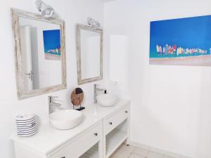 Łazienka w obiekcie MARAVILLA Suite 140 m2 - 3 Bedrooms, Heated Pool