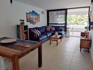 Część wypoczynkowa w obiekcie MARAVILLA Suite 140 m2 - 3 Bedrooms, Heated Pool