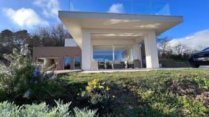A garden outside Villa Olympia Pool Sea View Mountains Lake Nature Sleeps 8 Air Conditioning Wi-Fi