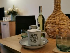 Nápoje v ubytovaní Apartament Kołobrzeg Port Welcome Home
