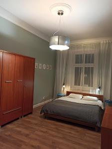 A bed or beds in a room at Apartament ROZETA centrum 6os