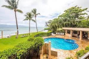 Pogled na bazen u objektu Stunning Sunsets and Oceanview's at Paki Maui ili u blizini