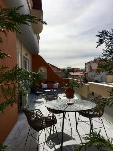 Fotografia z galérie ubytovania SIMONE LUXURY SUITE, Central Modern Apartment 82sqm with Terrace v destinácii Tripoli