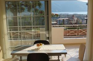 A balcony or terrace at Τhe Sunny Apartments