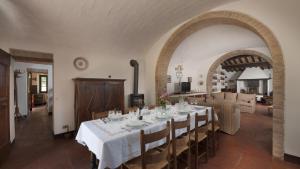 A seating area at Casale Scola Cetona