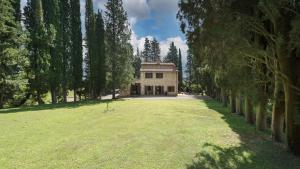 A garden outside Casale Scola Cetona