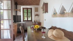 A seating area at Casale Scola Cetona