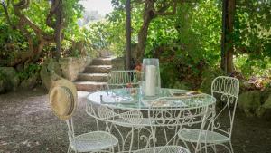 A garden outside Casale Scola Cetona