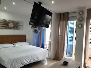 Postel nebo postele na pokoji v ubytování Apartamento La Roca Chica Torremolinos