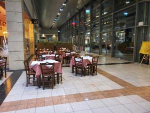 Reštaurácia alebo iné gastronomické zariadenie v ubytovaní Platinum Towers by CityApartmentsPARKING