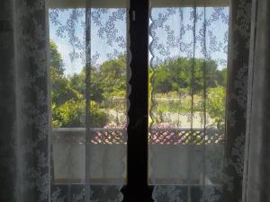 an open window with a view of a garden at B&B Tra Mare e Marmo in Marina di Carrara