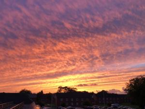 Blick auf den Sonnenuntergang/Sonnenaufgang von der Ferienwohnung aus oder aus der Nähe