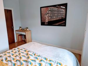 a bedroom with a bed and a picture on the wall at TopHome Finsbury Park in London