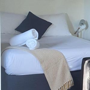 Cama ou camas em um quarto em Batemans Bay Holiday Park & Hostel