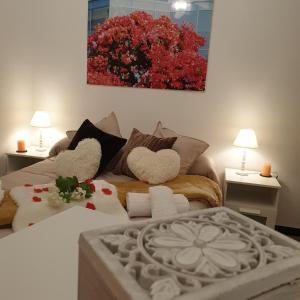 a bedroom with a bed and a painting on the wall at Laverdura in Ubrique +46 photos