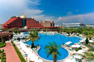 Bazén v ubytování Delphin Palace Hotel nebo v jeho okolí
